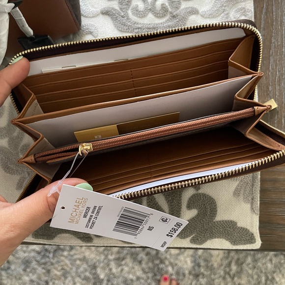 Michael Kors Wallet - Picture 2 of 2